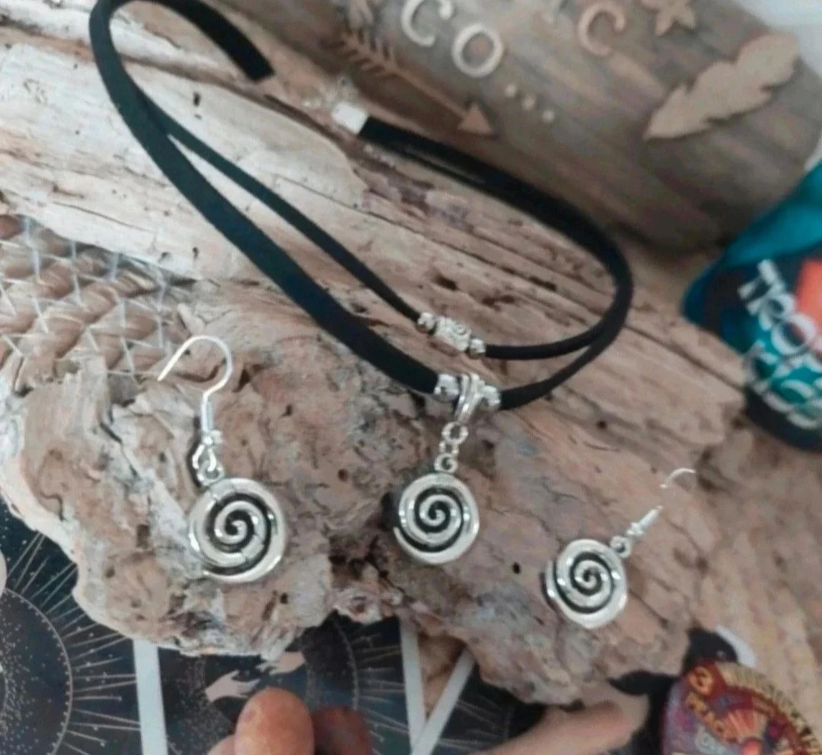 Collar boho rock de doble vuelta en espiral étnica, negro – photo 3
